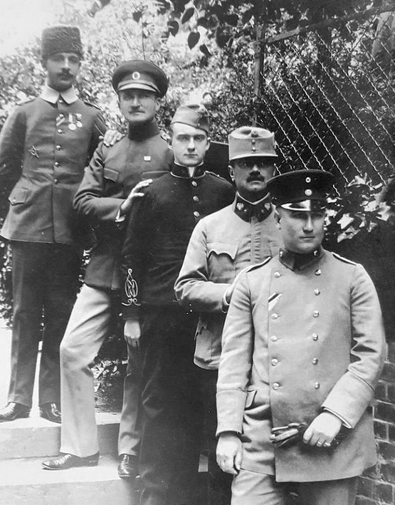1916_ottoman_german_bulgarian_hungarian_and_austrian_officers_posing_wiesbaden_germany.jpg
