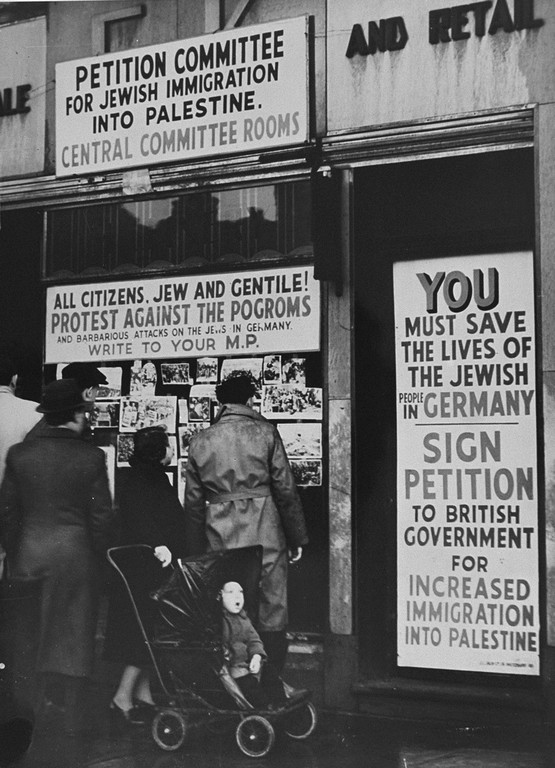 1938_novembere_british_jews_protest_against_anti-semitism_and_jewish_immigration_restrictions_to_mandatory_palestine_in_london_u_k_after_the_kristallnacht.jpg