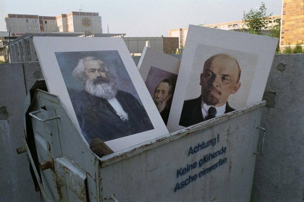 1991_portraits_of_revolutionary_workers_leaders_such_as_karl_marx_and_vladimir_lenin_are_dumped_in_garbage_containers_hellersdorf_berlin.jpg