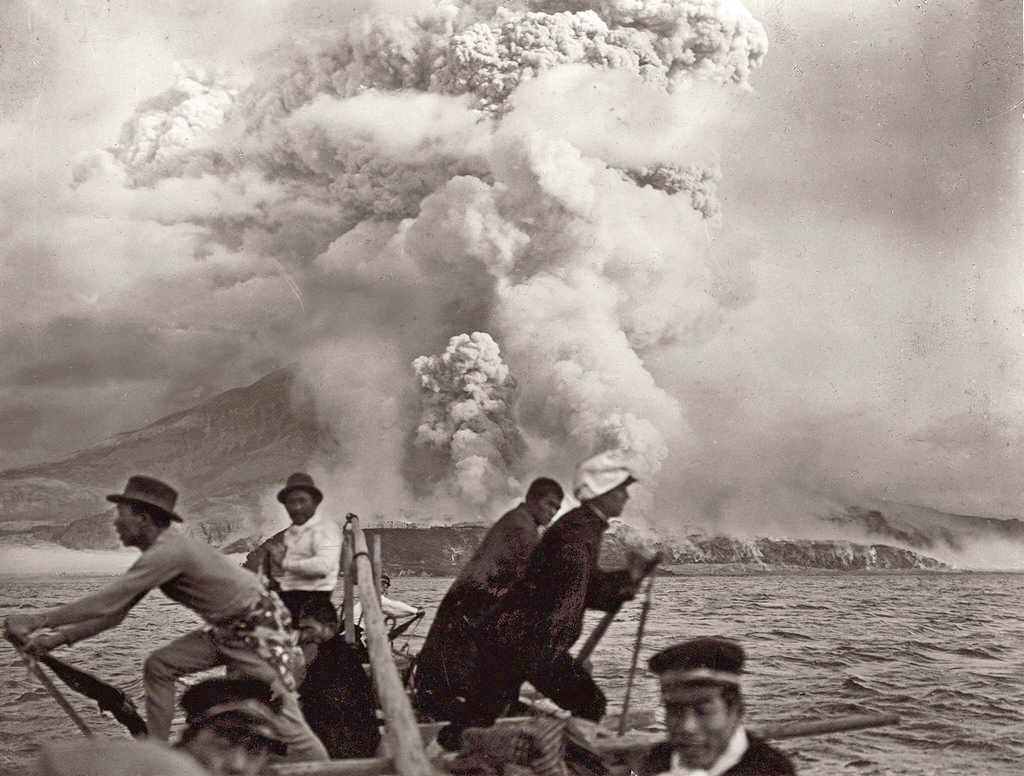 1914_eruption_of_mt_sakurajima_japan1.jpg