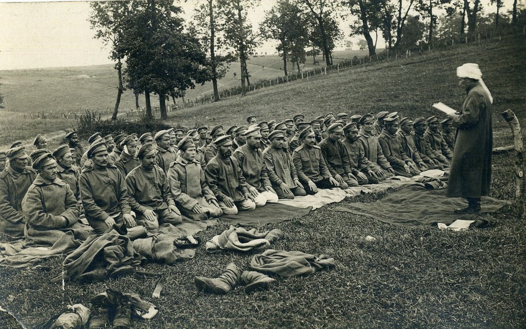 1914_muslim_soldiers_of_the_russian_imperial_army_at_daily_prayers_austrian_front.jpg