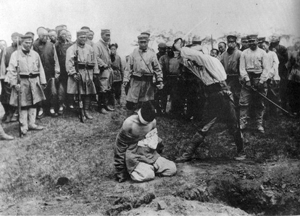 1905_a_spy_for_the_russian_army_being_beheaded_by_japanese_troops_on_the_outskirts_of_kaiyuan_during_the_russo-japanese_war.jpg