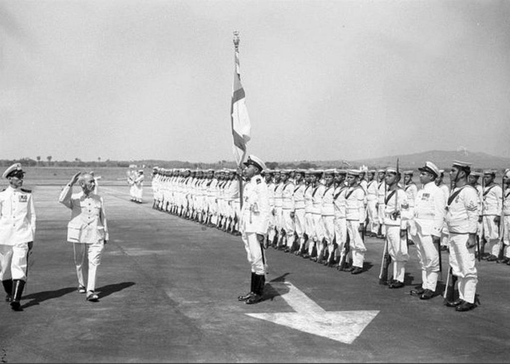 1958_ho_chi_minh_inspecting_his_guard_of_honour_during_his_visit_to_india_bombay.jpg