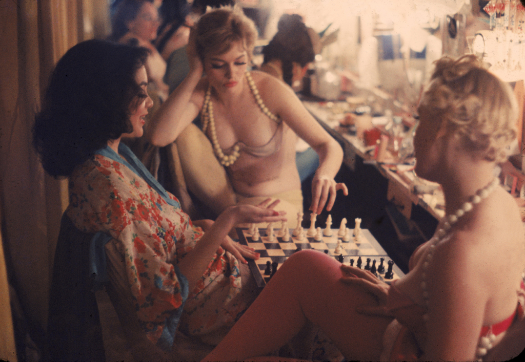 1958_showgirls_play_chess_between_shows_at_new_york_s_latin_quarter_nightclub.png