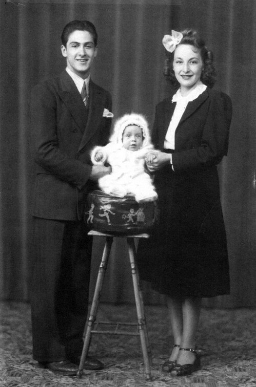 1940_al_pacino_with_his_parents.jpg