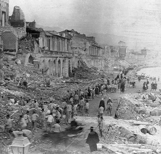1908_damaged_buildings_in_messina_italy_after_an_earthquake_and_tsunami.jpg