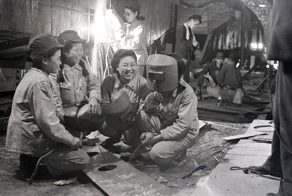 1943_young_female_students_working_at_the_japanese_army_kokura_arsenal_kokura_fukuoka_japan.jpg