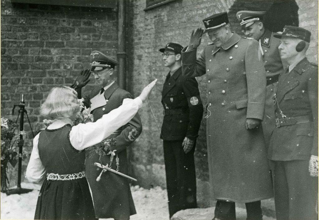 1942_famous_traitor_vidkun_quisling_being_saluted_on_february_1st_1942_after_formally_being_declared_head_of_state_in_norway_for_his_ww2_puppet_government.jpg