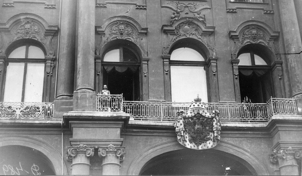 1914_nicholas_ii_on_the_balcony_of_the_winter_palace_declaring_war_on_germany_after_germany_declared_war_on_russia.jpg