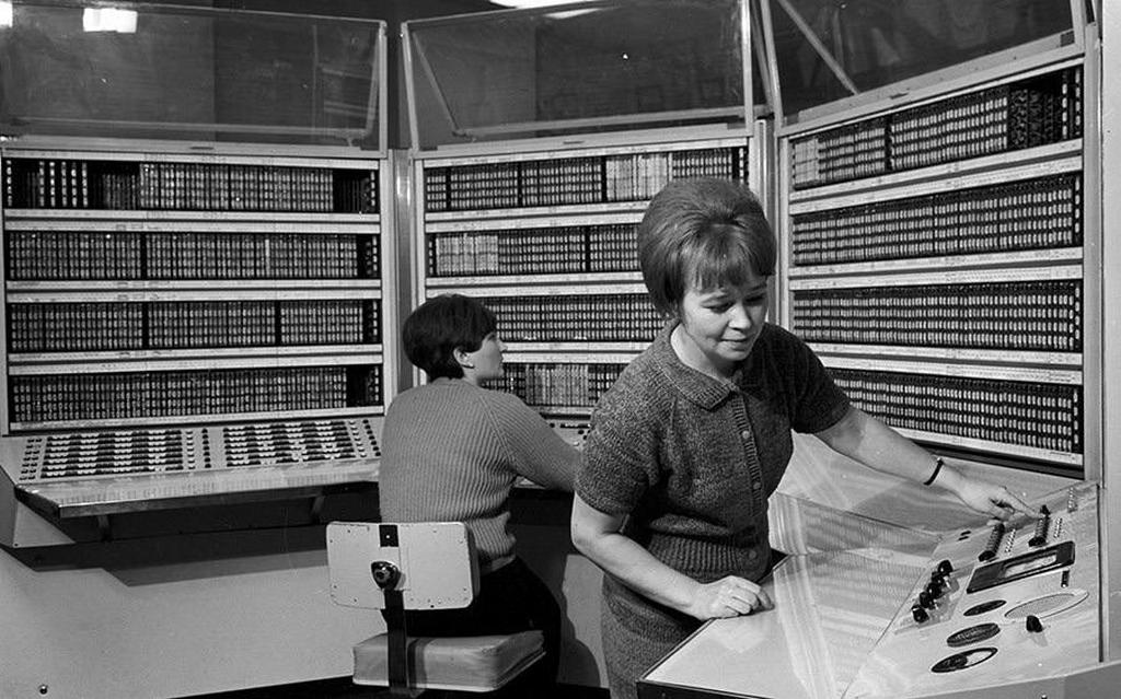 1969_computing_center_of_the_academy_of_sciences_of_the_ussr_at_the_besm-6_control_panel_moscow.jpg