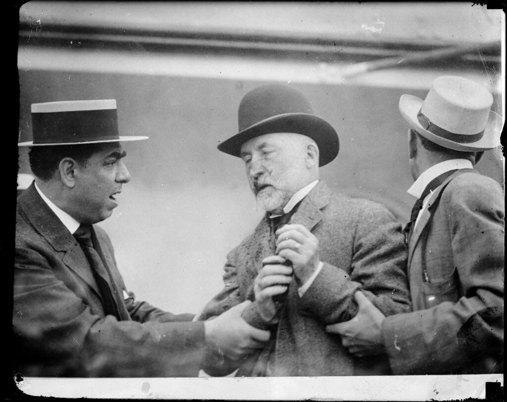 1910_new_york_city_mayor_william_jay_gaynor_moments_after_being_shot_in_the_neck.jpg