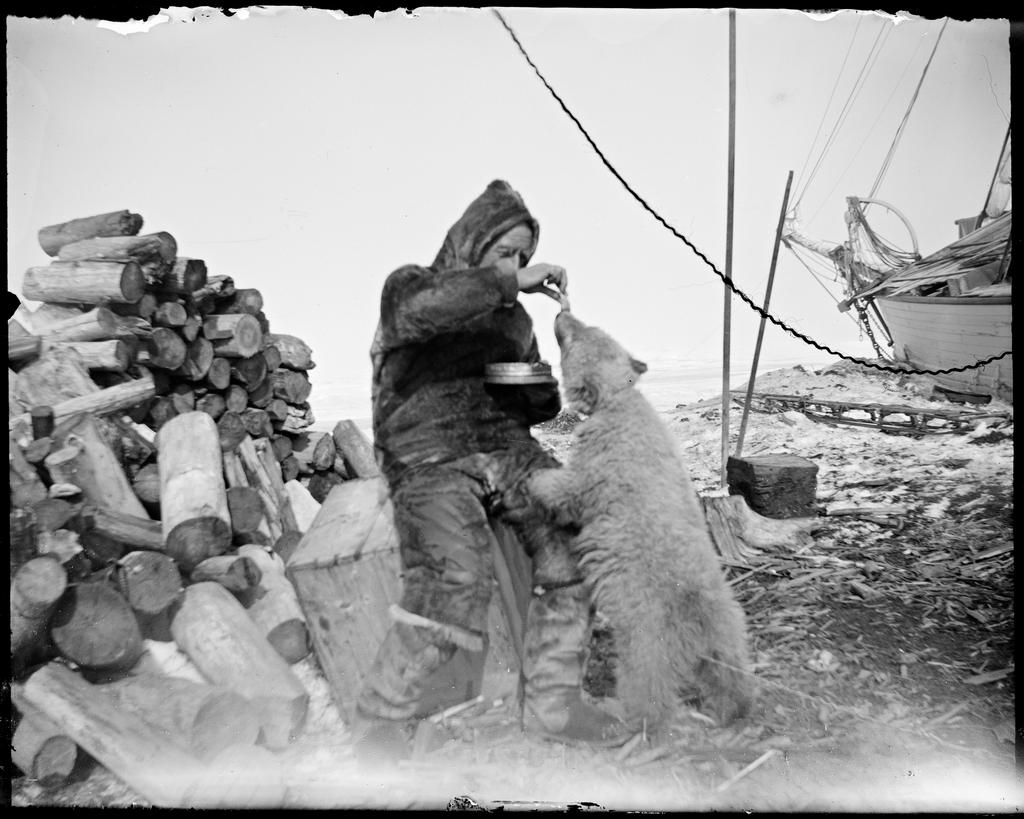 1920_roald_amundsen_feeding_his_pet_polar_bear_named_marie.jpg