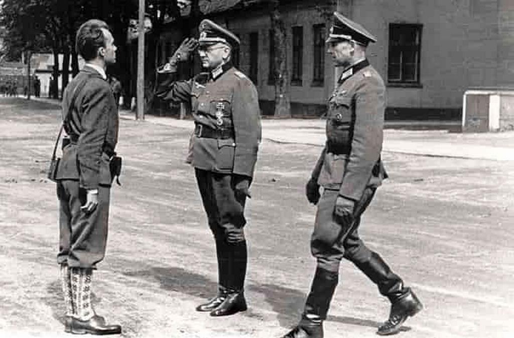 1945_majus_wehrmacht_officers_surrendering_to_the_norwegian_resistance.jpg