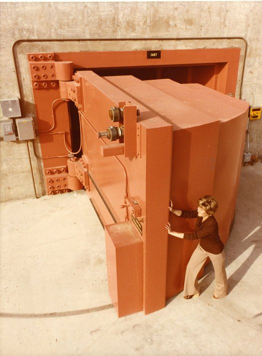 1979_lawrence_livermore_national_laboratory_employee_opening_the_world_s_heaviest_hinged_door_48_5_ton.jpeg