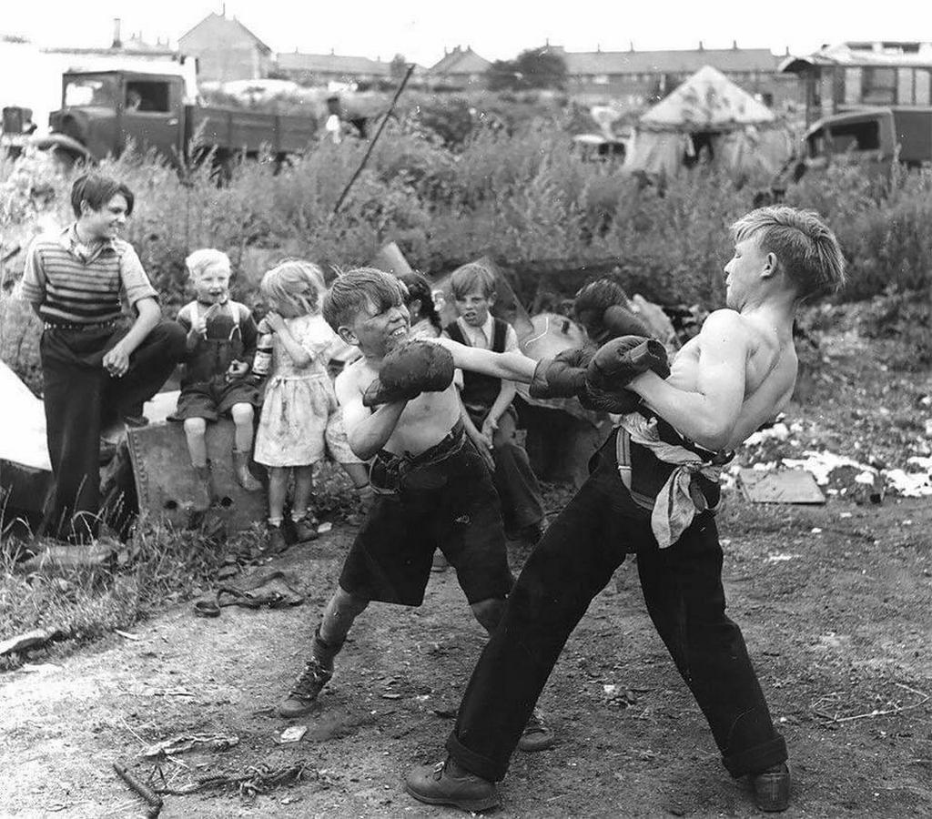 1951_children_boxing_in_kent_england.jpg