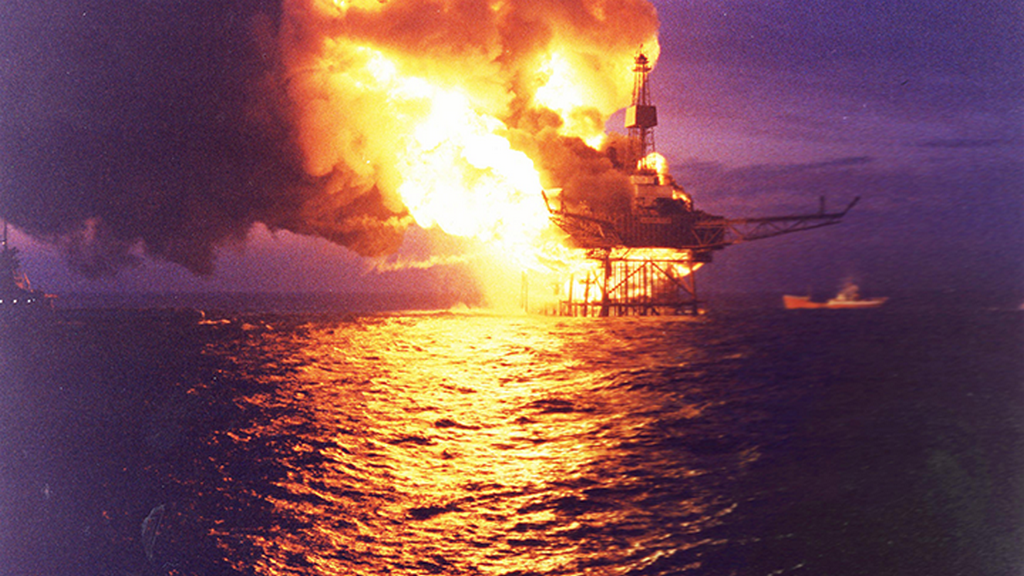 1988_piper_alpha_oil_rig_on_fire_in_the_north_sea_167_men_lost_their_lives.png