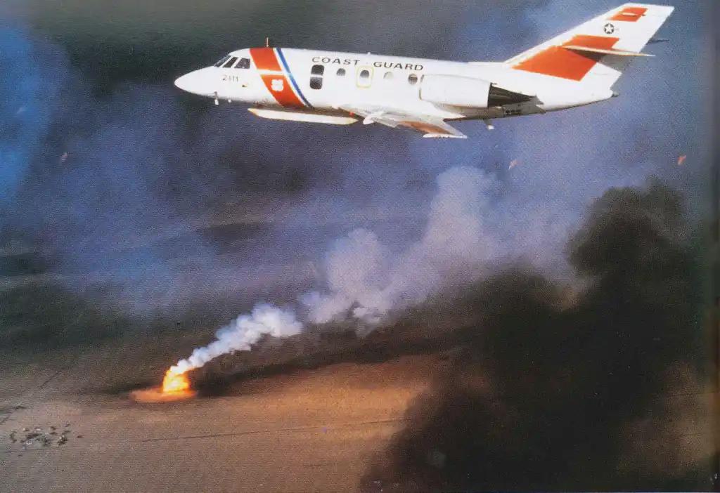 1991_united_states_coast_guard_aircraft_overflies_burning_oilfields_in_iraq.jpg