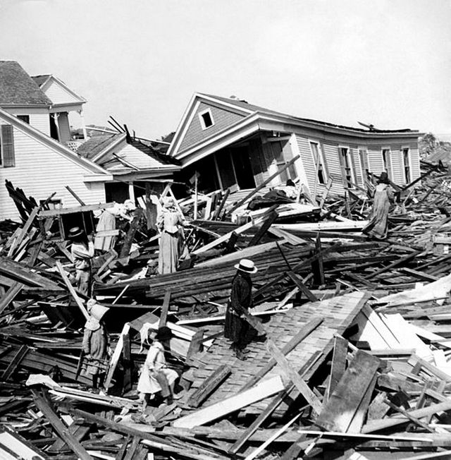 1900_destroyed_houses_following_a_violent_hurricane_which_devestated_most_of_galveston_and_took_more_than_5_000_lives.jpg