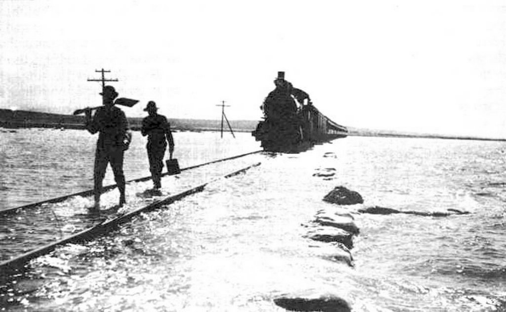 1906_pacific_railroad_workers_surrounded_by_a_flood_streaming_into_the_salton_sink_in_southern_california_what_is_presently_known_as_the_salton_sea.jpg