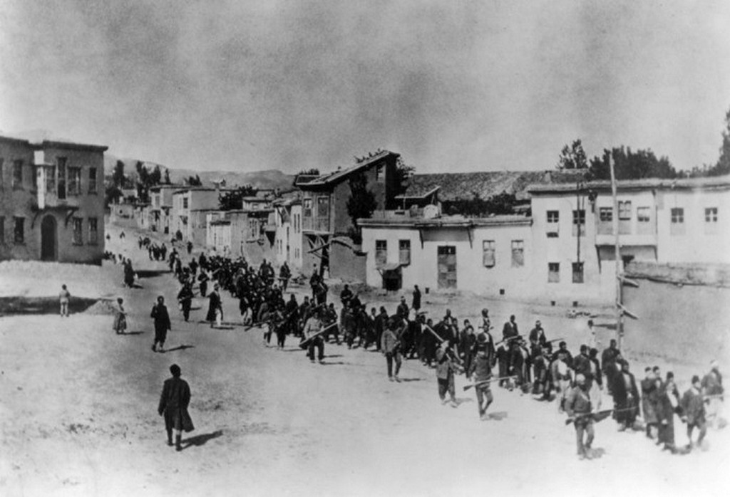 1915_the_picture_of_the_ottomans_deporting_armenians_during_armenians_genocide.jpg