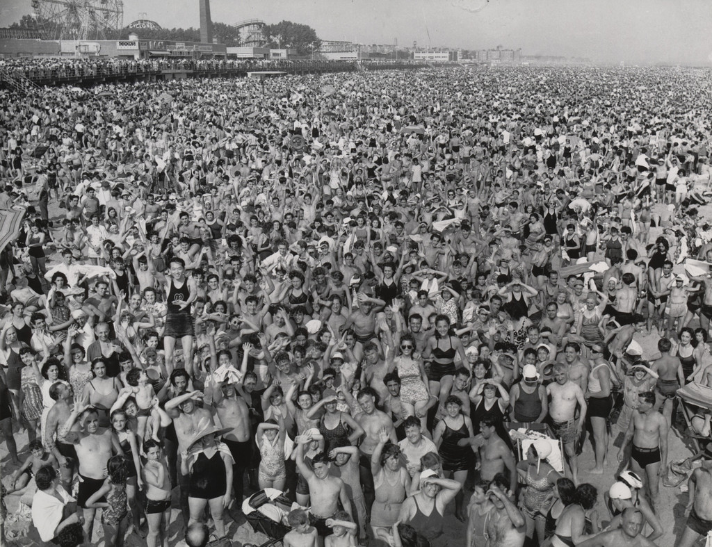 1940_crowd_at_coney_island_beach.jpg