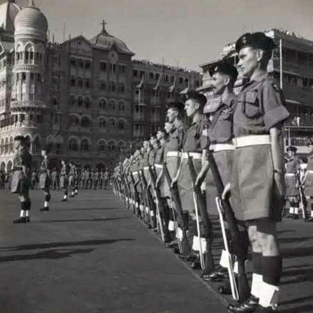 1948_last_british_troops_leave_india_the_somerset_light_infantry_on_parade_in_the_background_is_taj_mahal_hotel.jpg