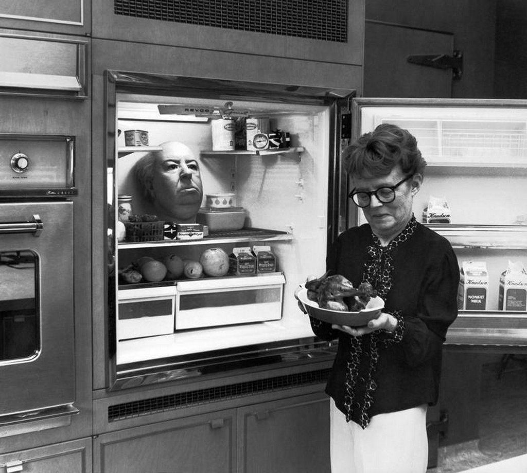 1974_alfred_hitchcock_s_wife_alma_shows_off_the_wax_head_of_her_husband_she_kept_in_the_fridge.jpg