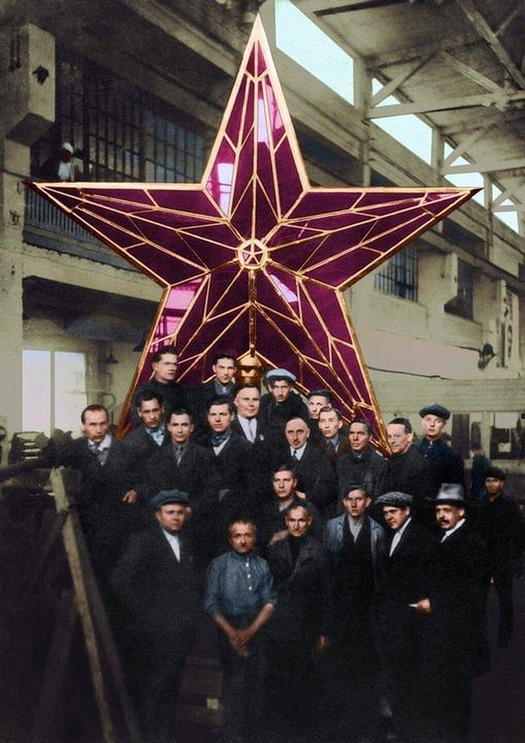 1937_a_kreml_rubincsillagainak_letrehozasaban_reszt_vevo_munkasok_szovjetunio.jpeg