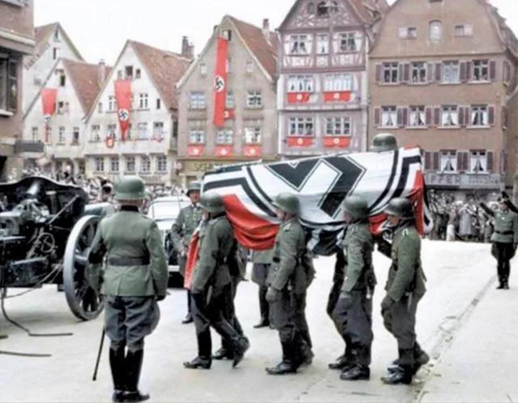 1944_oktober_18_general_erwin_rommel_s_funeral_ceremony_held_in_his_hometown_of_ulm_wurttemberg.jpg