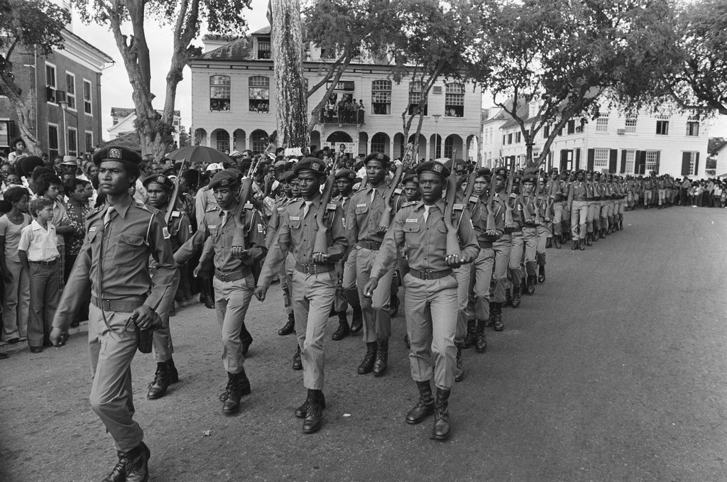 1975_surinamese_troops_on_independence_day_in_paramaribo.jpg