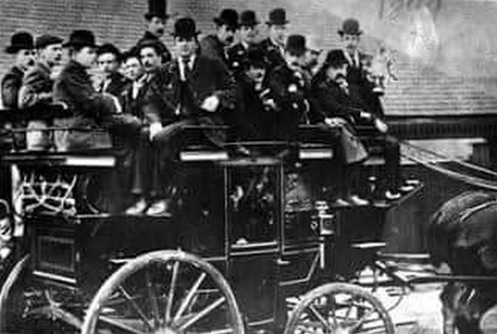1899_sheffield_united_the_1899_fa_cup_winners_return_home_with_the_cup.jpg