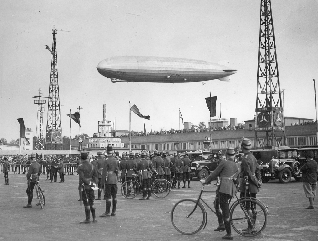 1931_german_airship_graf_zeppelin_returning_from_its_polar_expedition.jpg