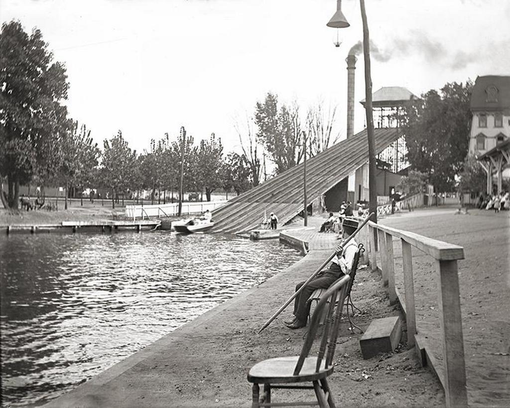 1899_an_amusement_park_in_gloucester_city_nj_near_camden.jpg