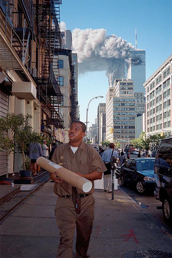 2001_ups_worker_delivers_packages_in_new_york_city_during_the_attacks_of_911.jpg