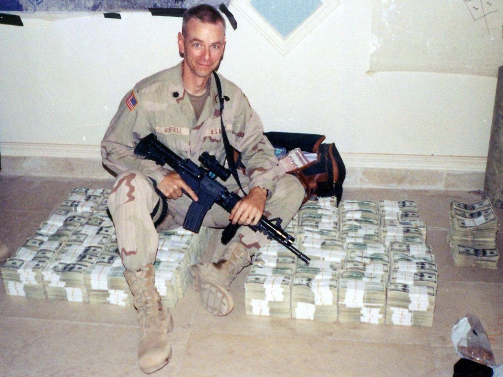2003_steve_russel_ezredes_10_millio_dollaron_ul_az_iraki_tikritben.jpg