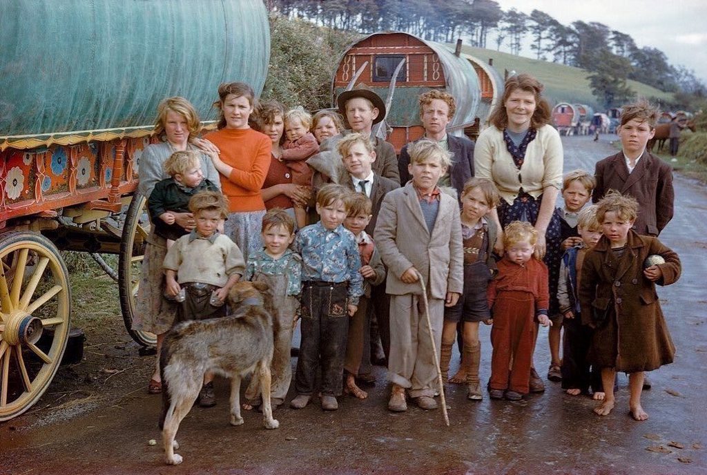 1954_irish_traveller_family_killorglin_county_kerry_ireland.jpg