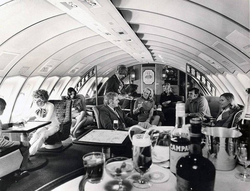 1971_qantas_747_upper_deck.jpg