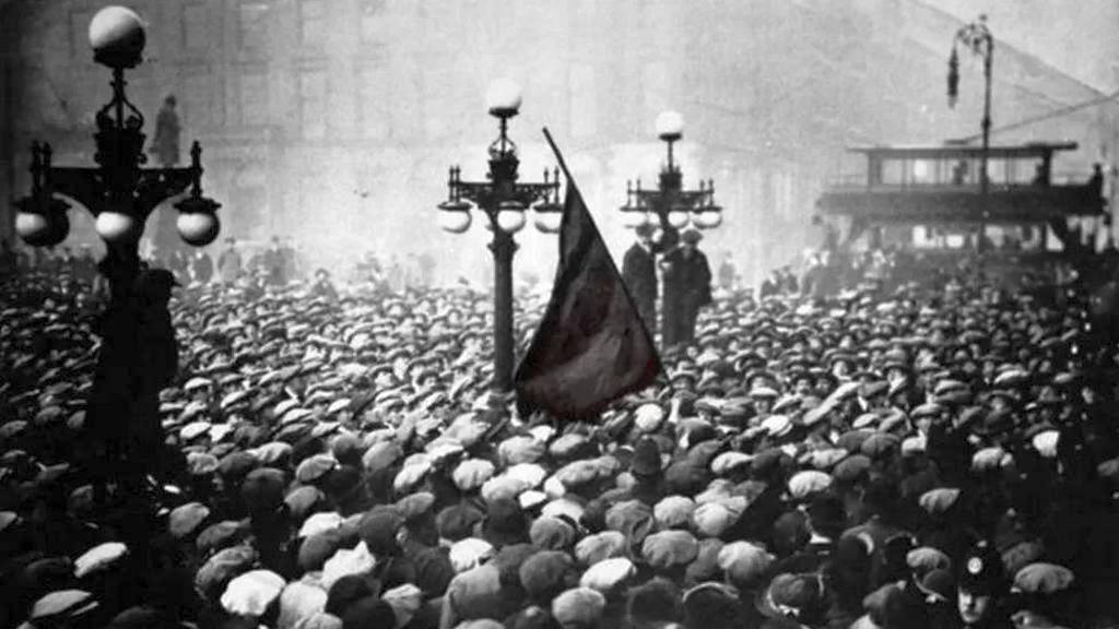 1919_striking_workers_raise_a_red_flag_in_glasgow_fears_of_a_bolshevist_uprising_resulted_in_a_violent_crackdown_causing_the_day_to_be_known_as_the_battle_of_george_square.jpg