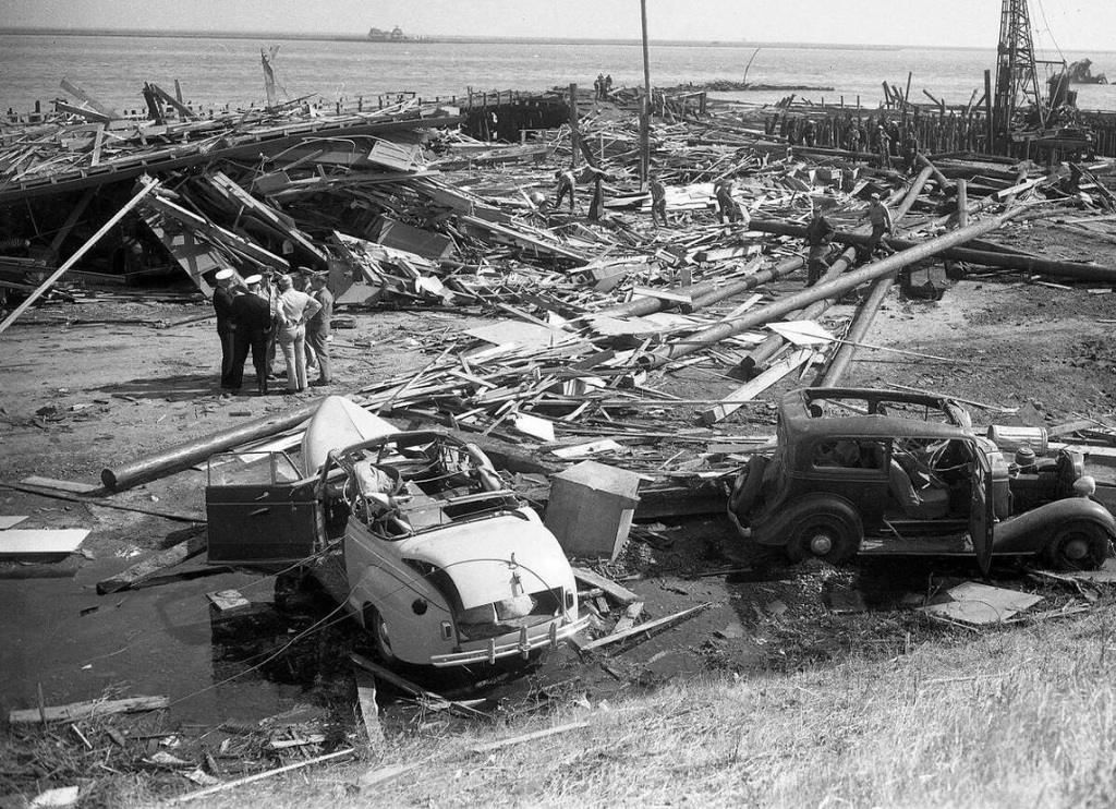 1944_partial_aftermath_of_the_explosions_aboard_ss_quinault_victory_and_ss_e_a_bryan_port_chicago_ca.jpg