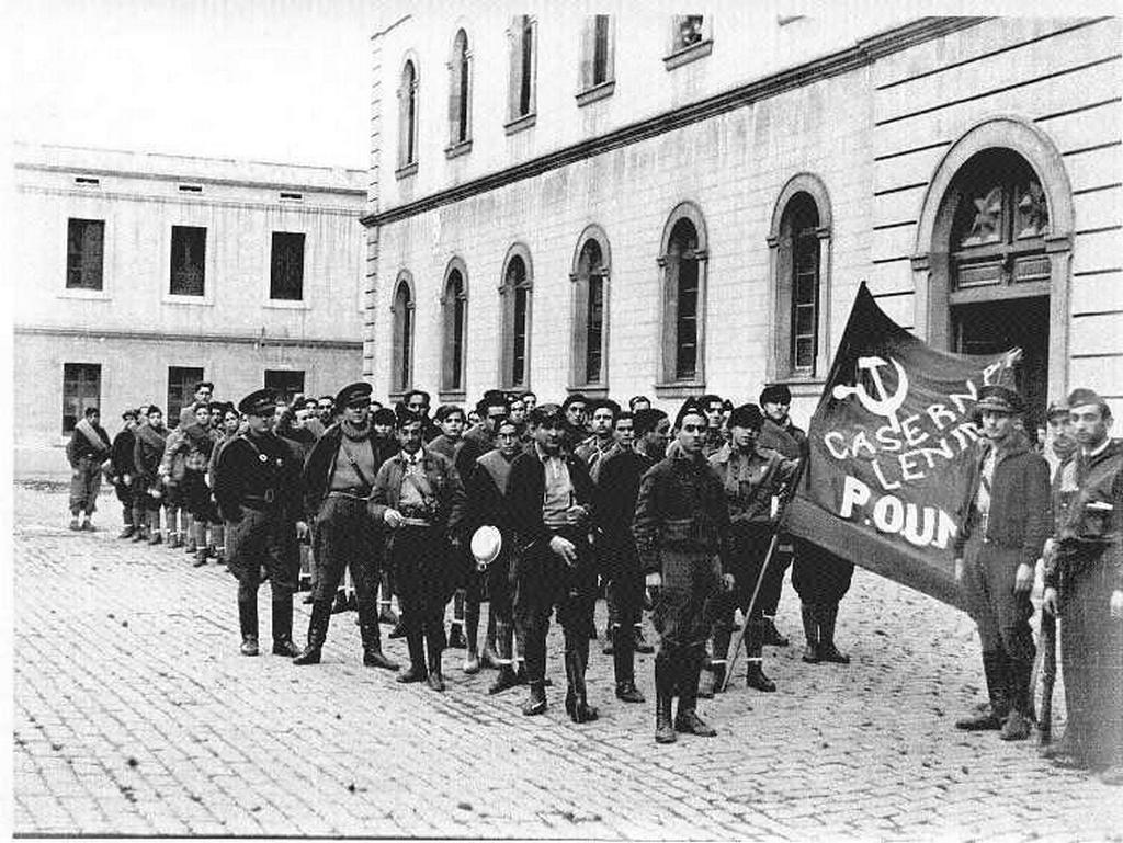 1936_soldiers_from_the_p_o_u_m_militia_outside_of_the_lenin_barracks_barcelona_g_orwell_in_back.jpg