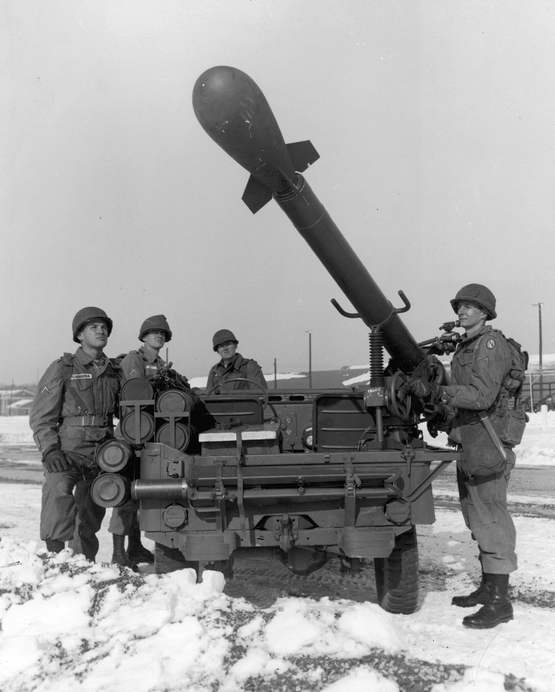 1961_american_soldiers_with_the_davy_crockett_a_tactical_nuke_that_was_capable_of_being_launched_from_a_jeep.jpg