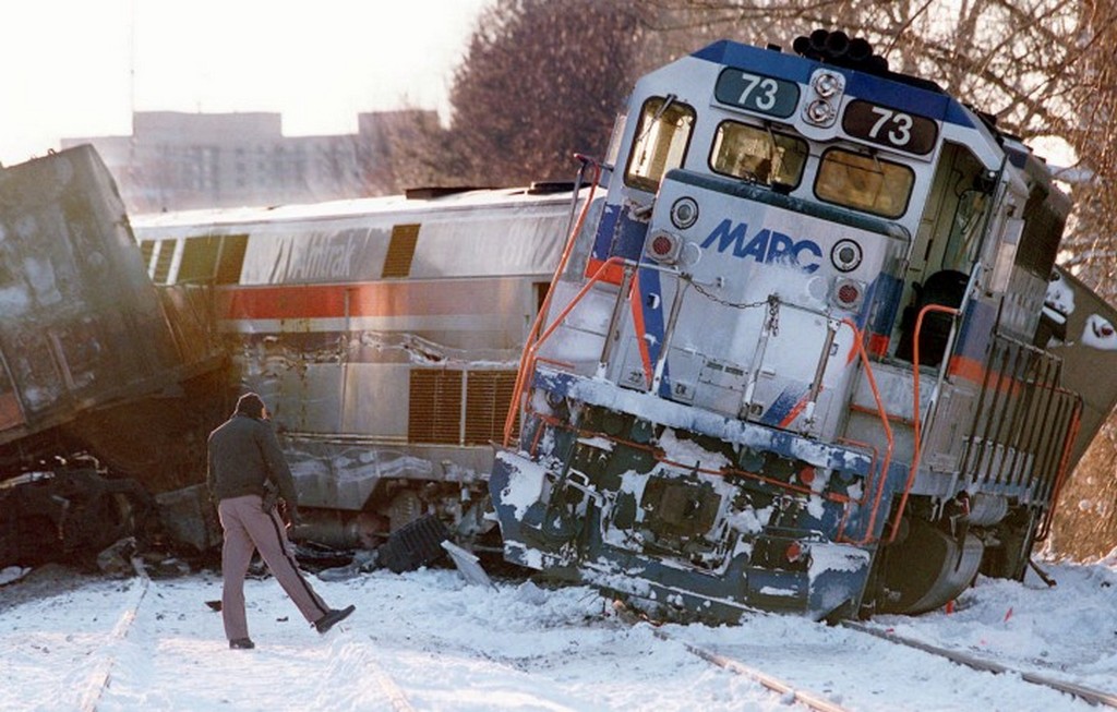 1996_silver_spring_usa_train_collision_a_train_driver_forgets_about_a_signal_s_indication_causing_him_to_crash_head-on_into_an_express_train_which_leads_to_a_fire_11_died.jpg