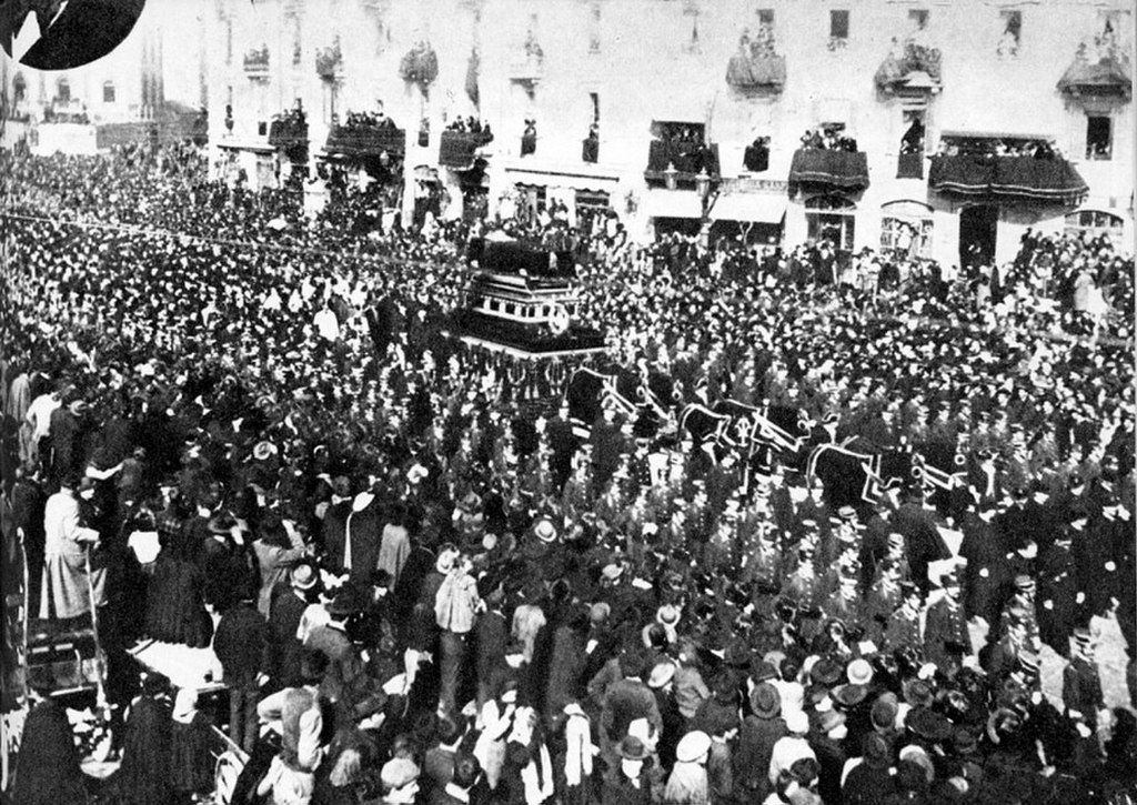1901_300k_people_thronged_the_streets_of_milan_for_the_burial_procession_of_giuseppe_verdi.jpg