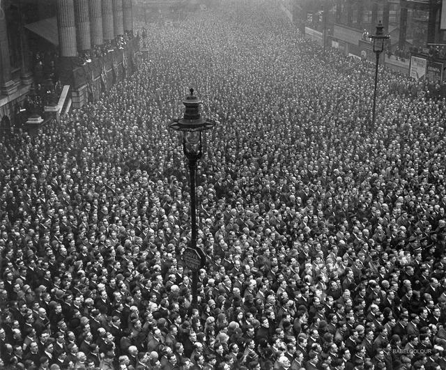 1919_crowds_in_london_observe_the_very_first_2_minute_silence_for_those_killed_in_the_great_war.jpg