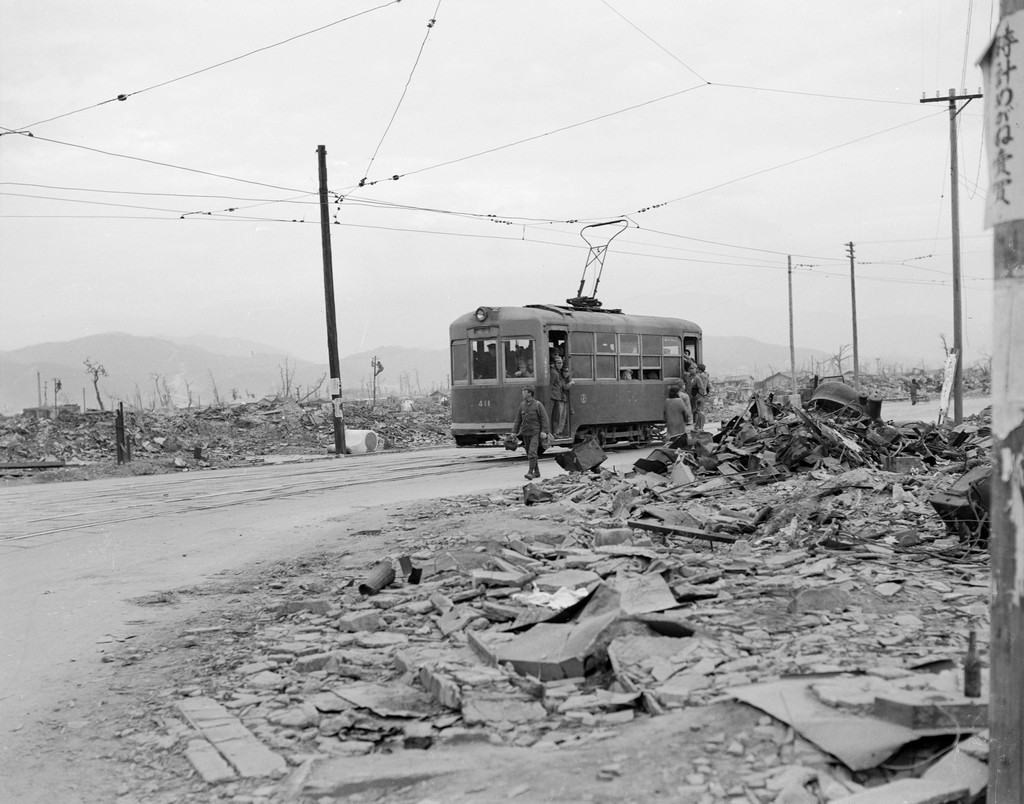 1946_tram_operating_in_the_ruins_of_hiroshima.jpg