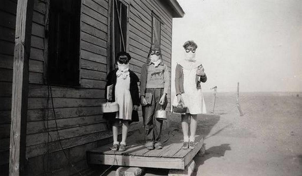1936_texas_children_going_to_school_during_the_dust_bowl_in_1936_face_coverings_used_to_prevent_sand_pneumonia.jpg