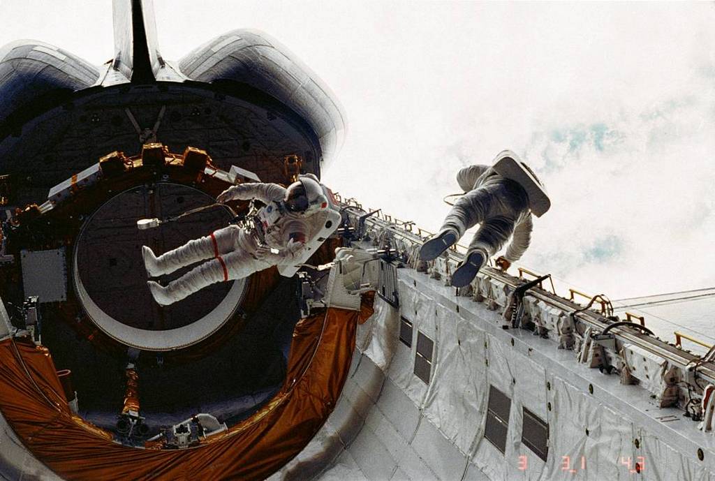 1983_astronauts_story_musgrave_left_and_don_peterson_float_in_the_cargo_bay_of_the_earth-orbiting_space_shuttle_challenger.jpg