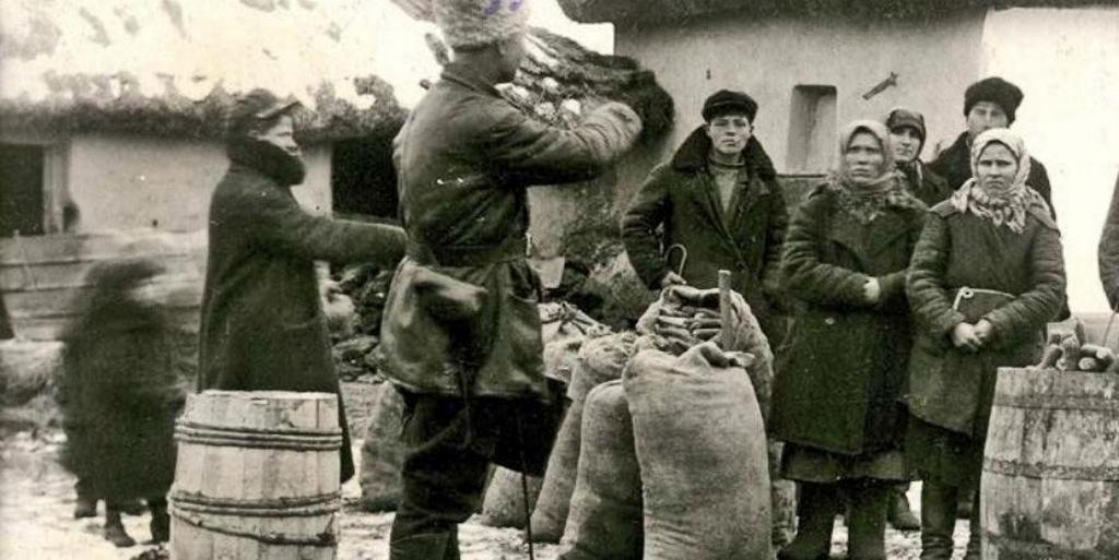 1932_communist_soviet_thug_soldiers_confiscate_grain_from_starving_peasants_in_novokrasne_ukraine.jpg