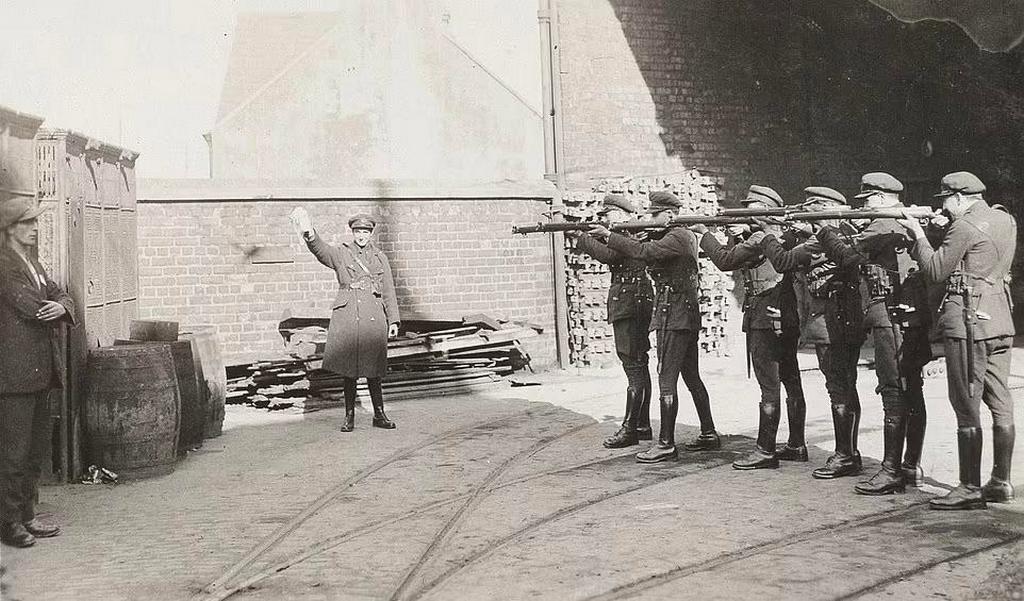 1922_irish_army_firing_squad_prepares_to_execute_an_ira_prisoner_during_the_irish_civil_war_cork.jpg
