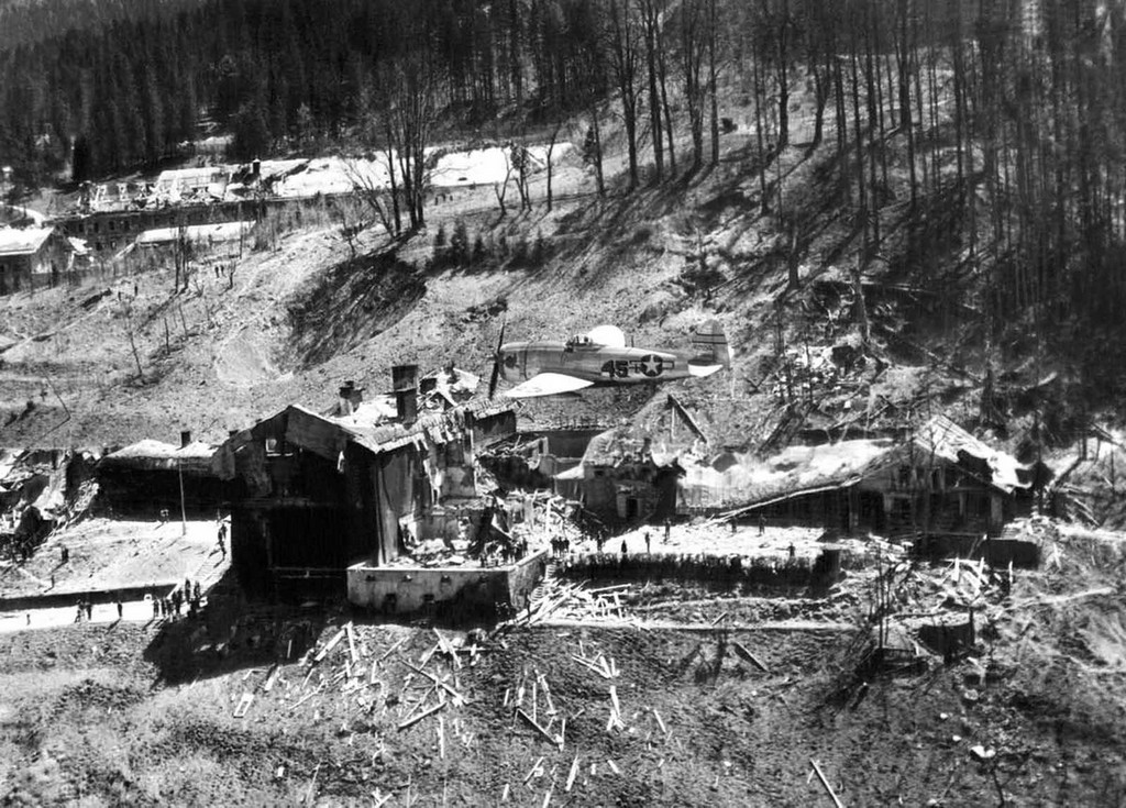 1945_05_24_a_p-47_thunderbolt_of_the_u_s_army_12th_air_force_flies_low_over_the_crumbled_ruins_of_what_once_was_hitler_s_retreat_at_berchtesgaden_germany.jpg